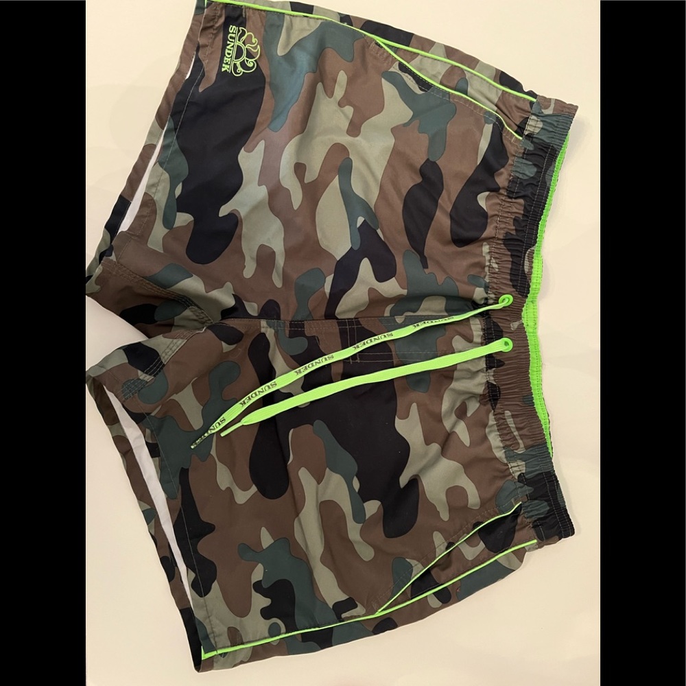 Men’s Sundek swim trunks size large Camo